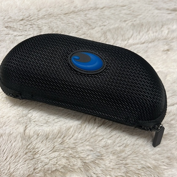 Costa Zipper Sunglass Case - Picture 2 of 9